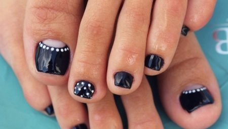 Dark pedicure: design and design features
