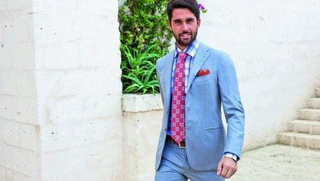 How do men dress for a wedding in the summer?