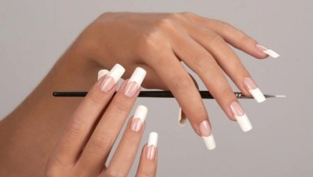 Features nail acrylic