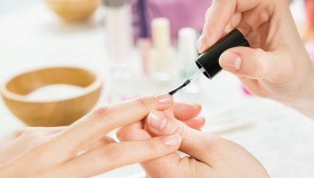Base for nails: types, tips on selection and use