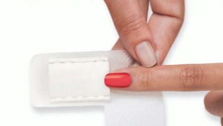 Comment enlever la couche collante de vernis gel à la maison?
