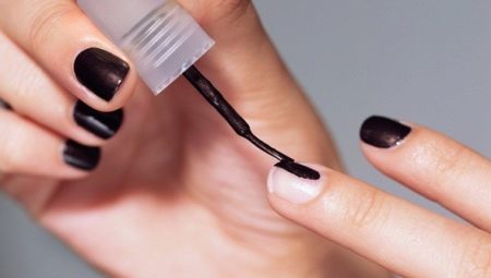 How to accurately and smoothly make up your nails yourself?