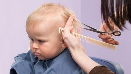 How to cut a boy with scissors at home?