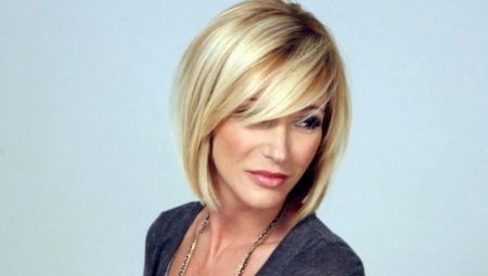 Kare with bangs on the side