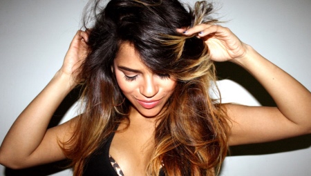 Coloring balayazh hair with bangs