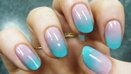 Features ombre manicure on short nails