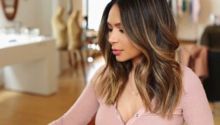 Airtouch (air tach) dyeing on dark hair: features, selection of colors, rules of care