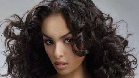 Curly hair cascade: types and styling