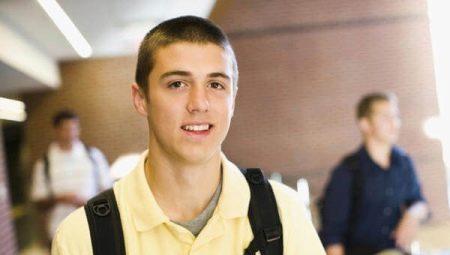 حلاقة الشعر القصير للفتيان في سن المراهقة