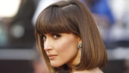 Haircut square with bangs on medium hair
