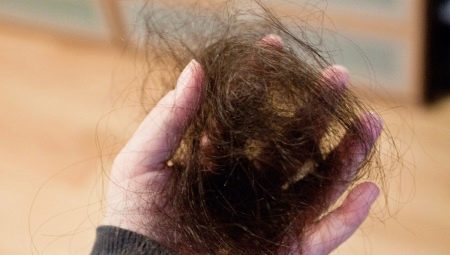 Hair falls out in bunches: causes and solution