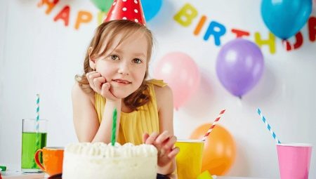 What to give a girl for 8 years?