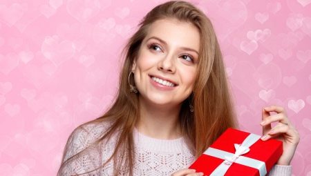 What to give a girl for 17 years?