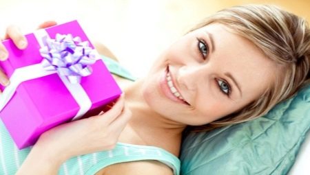 What to give his wife on March 8?