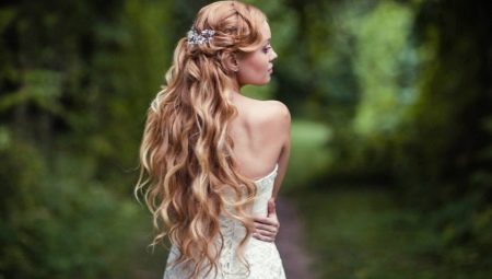 Hairstyles with flowing hair
