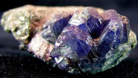 Alexandrite: what does it look like, what properties does it have and to whom?