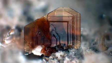 Biotite: what properties does it differ in and how can a stone be used?