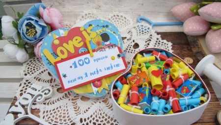 What can you give a girl on the anniversary of the relationship?