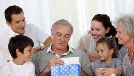 What to give a grandfather's birthday?