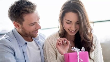 What to give your girlfriend a birthday present?