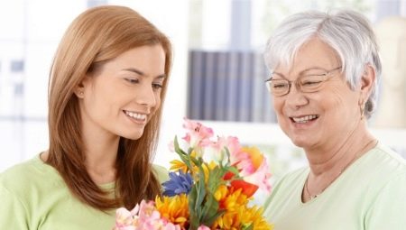 What to give my mother for 65 years?