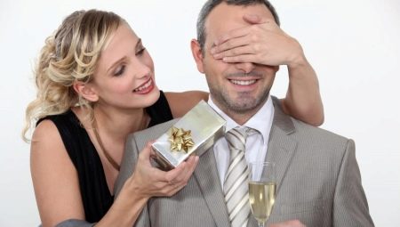 Tặng gì cho một người đàn ông trong 50 năm?