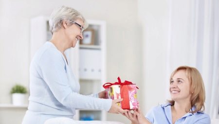 What to give to the bride for his birthday?