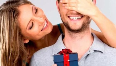 What to give a guy for 2 years of relationship?