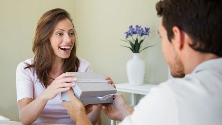 What to give my wife for the birth of a child?