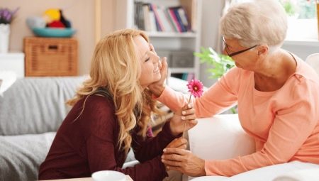 Tặng gì cho phụ nữ trong 75 năm?