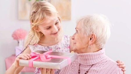 What to give a woman for 85 years?