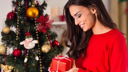 What to give a woman for the New Year?