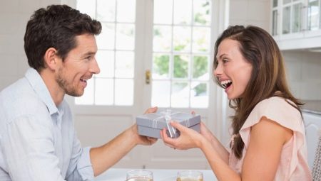 What to give a woman aged 31-34 years?