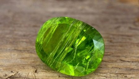 Chrysolite: what is it and who suits?