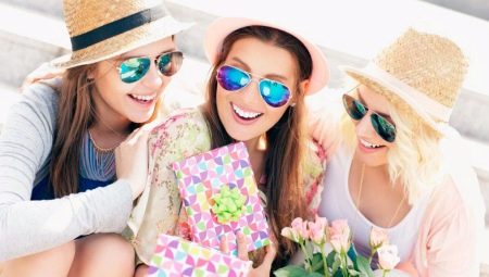 How to make a gift for a friend with your own hands?