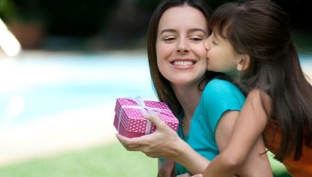 How to make a gift for Mother's Day with your own hands?