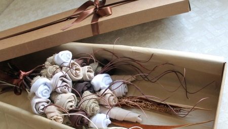 How to pack socks as a gift?