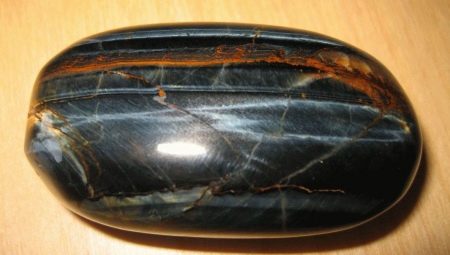 Description of the stone falcon eye and its impact on people