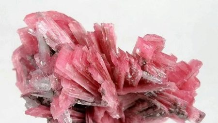 Rhodonite: what is it, who is suitable, properties and value