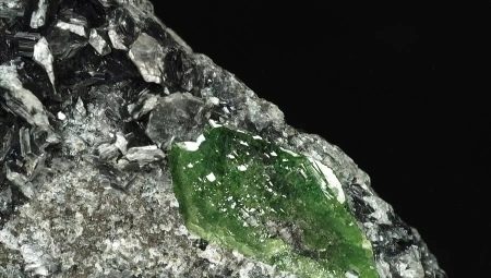 Titanite: description and properties
