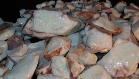 White opal: characteristics and properties