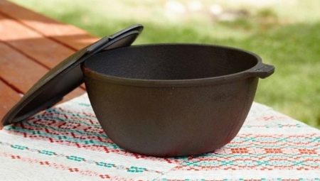 How to clean a cast-iron pot from rust?