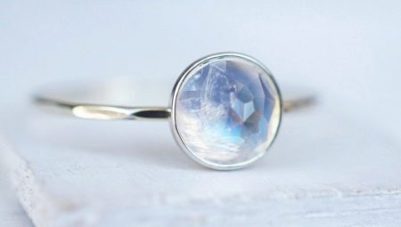 Làm thế nào để phân biệt đá mặt trăng tự nhiên?