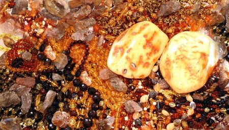 How to distinguish amber from fake?