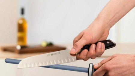 How to sharpen knives with a knife sharpener?