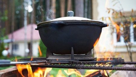 Which cauldron is better: cast iron or aluminum?