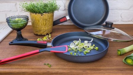 The most popular models of frying pan Woll