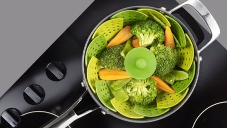 Insert-double boiler in the pan