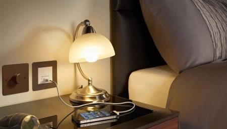 How to properly position the outlet in the bedroom?