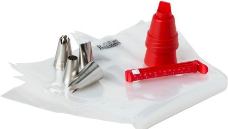 How to make a pastry bag with your own hands?